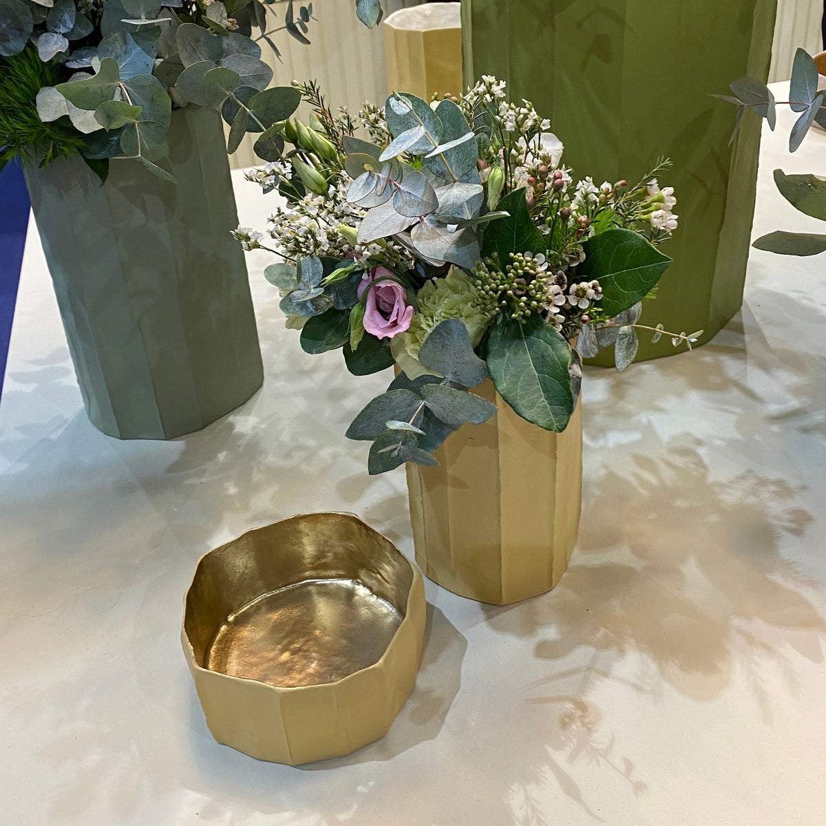 Ninfee low, gold inside