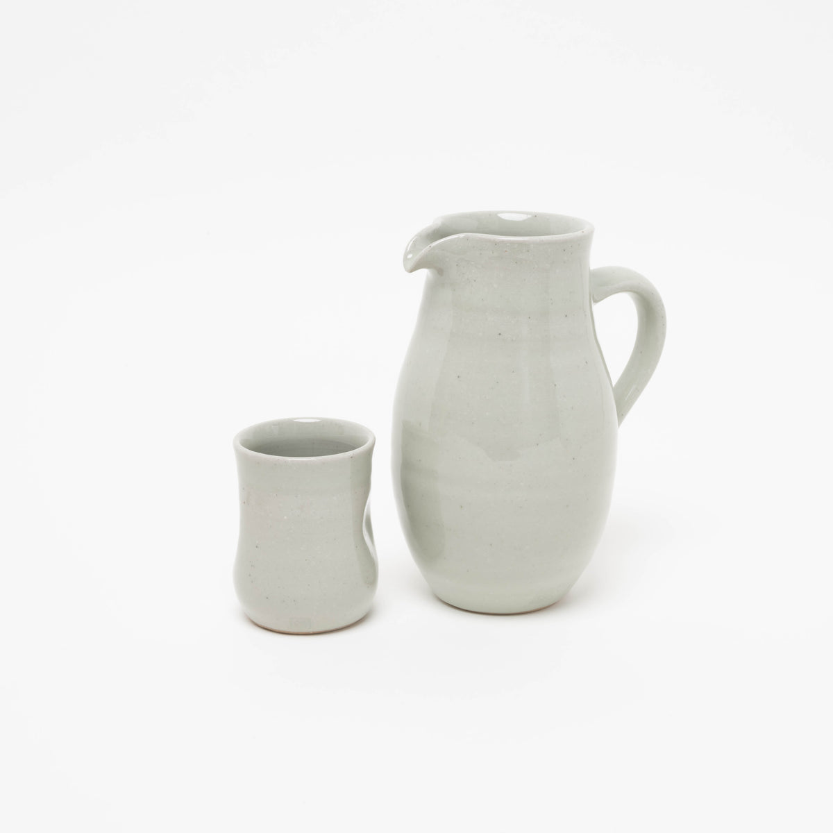 Urform - stoneware cup with recessed grip high