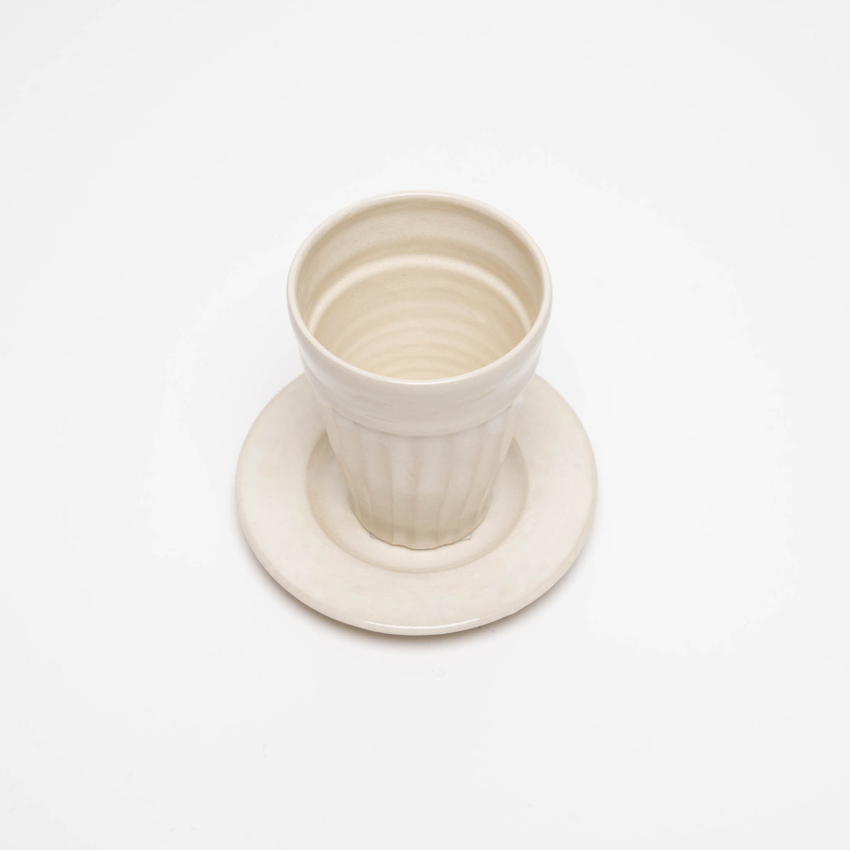 Stoneware cup with grooves